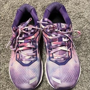 Women’s Brooks running shoes